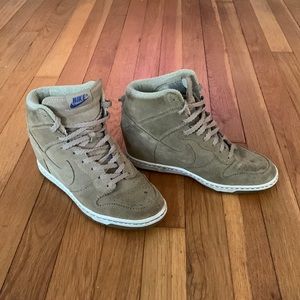 Nike Dunk Sky Hi sneakers in olive green, 8.5